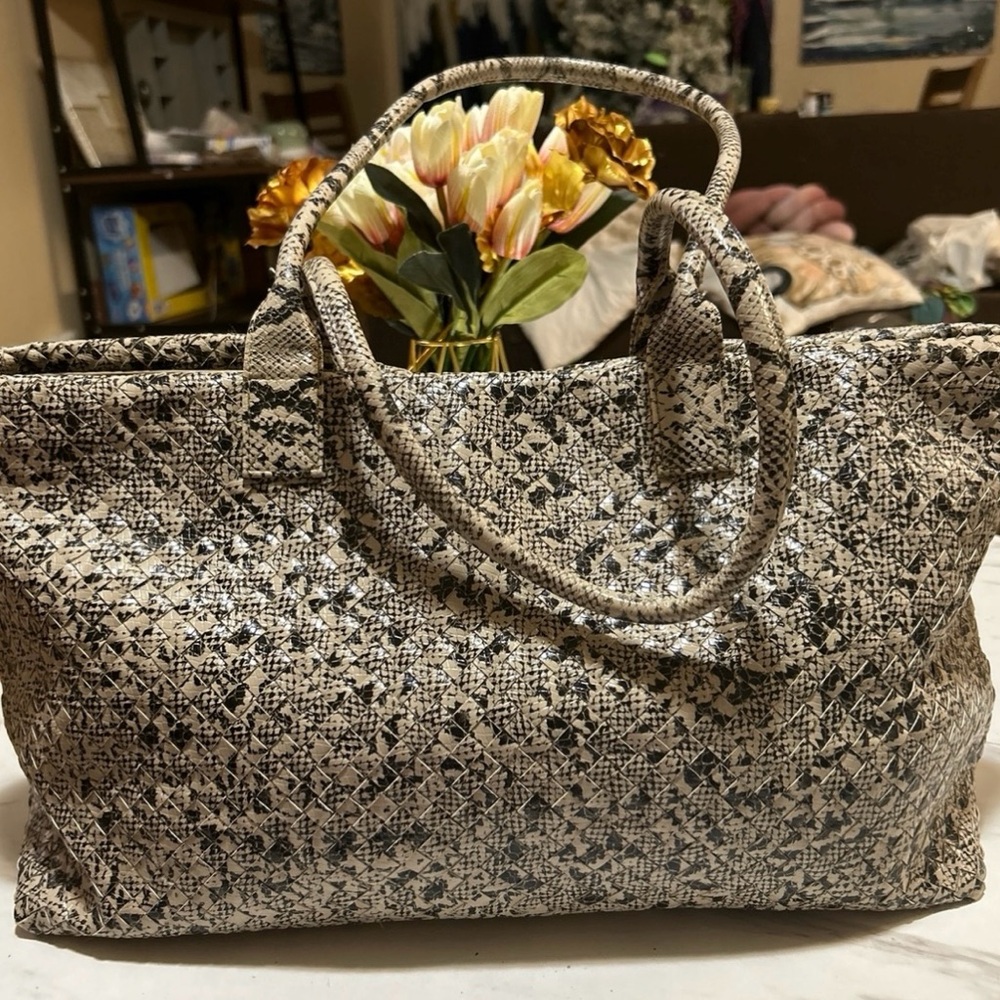 SR Squared by Sondra Robert’s Elegant SnakeSkin Patterned Tote Bag